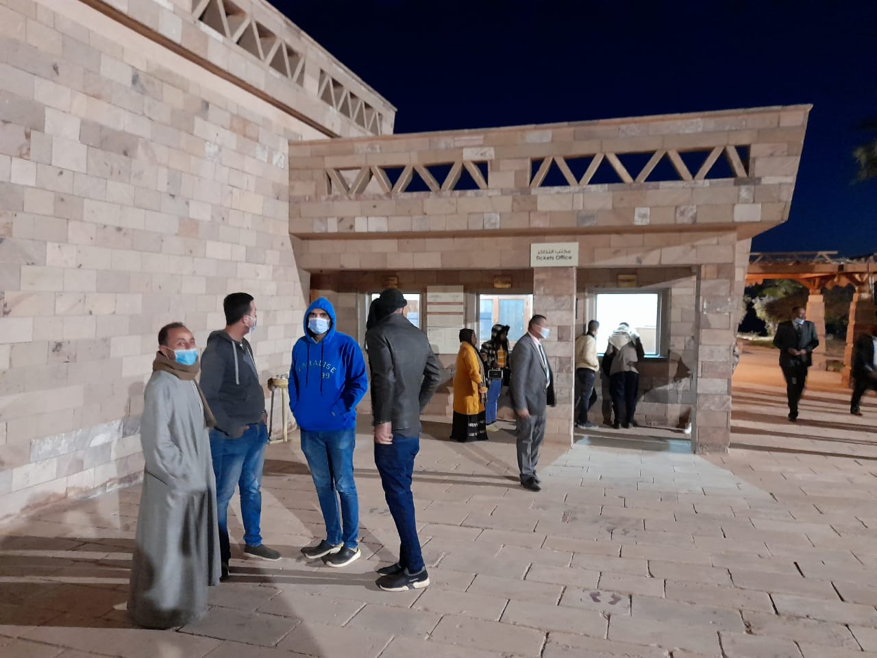 توافد الزوار على معبد أبوسمبل لحضور تعامد الشمس  (1)
