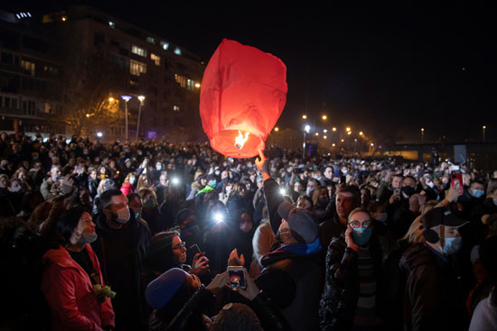 ألاف المواطنين فى صربيا يشاركون فى تأبين السياسى البارز
