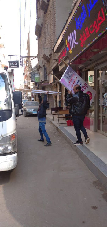 رفع الإشغالات وإزالة الإعلانات المخالفة بشوارع طنطا (1)