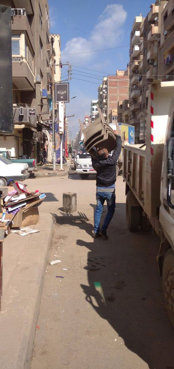 رفع الإشغالات وإزالة الإعلانات المخالفة بشوارع طنطا (3)