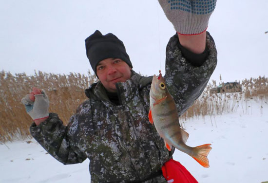اصطياد الأسماك من تحت الجليد فى بيلاروسيا (1)