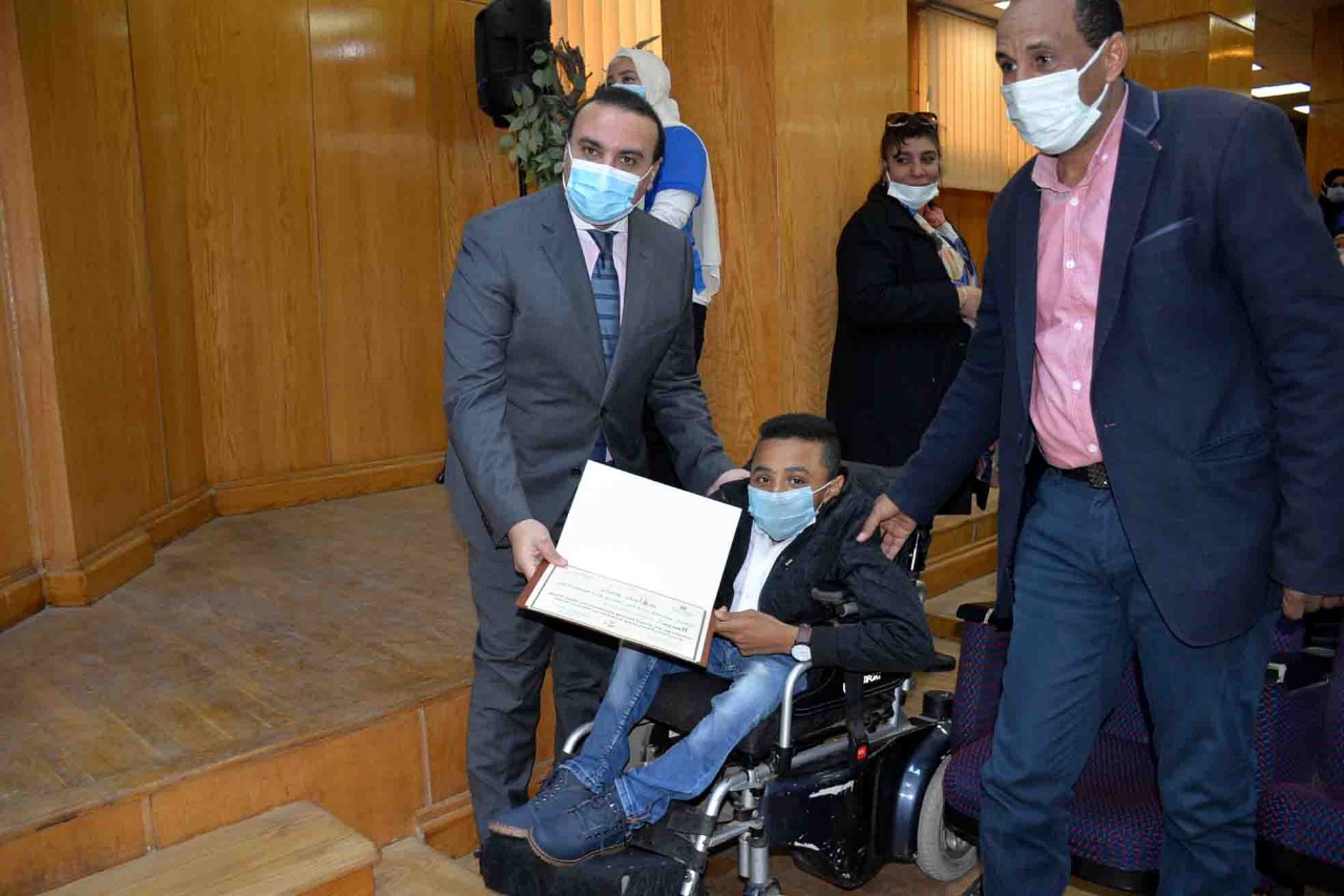 تكريم الطفل مصطفى شيبة بطل يكافح ظروفه بالتدريب للجميع