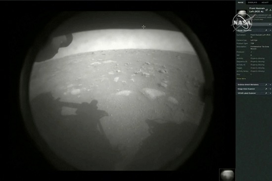 أول صورة لسطح المريخ