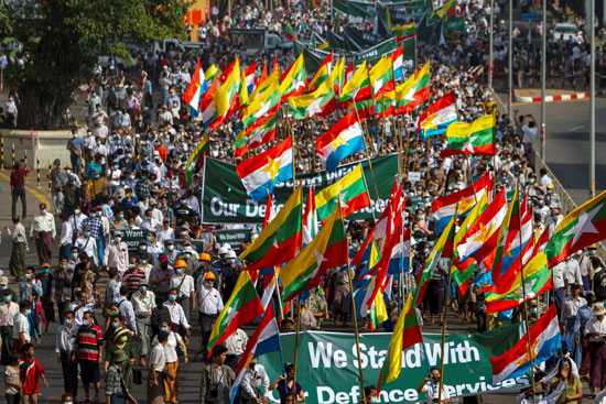 حشود كبيرة فى شوارع ميانمار