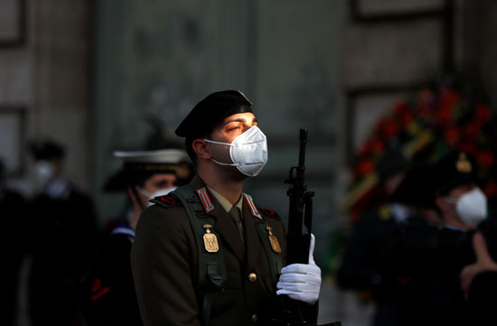 قوات إيطالية تؤمن جنازة الدبلوماسى الراحل