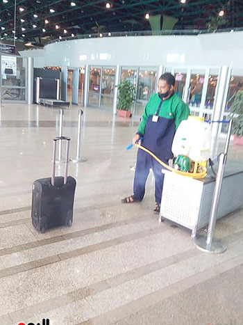 تعقيب ورش حقائب المسافرين داخل المطار