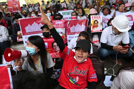 لافتات مناوئة للانقلاب فى ميانمار