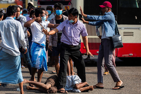اشتباكات وعنف فى شوارع ميانمار