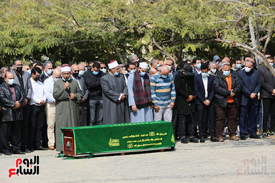 صلاة الجنازة على حسين صبور (4)