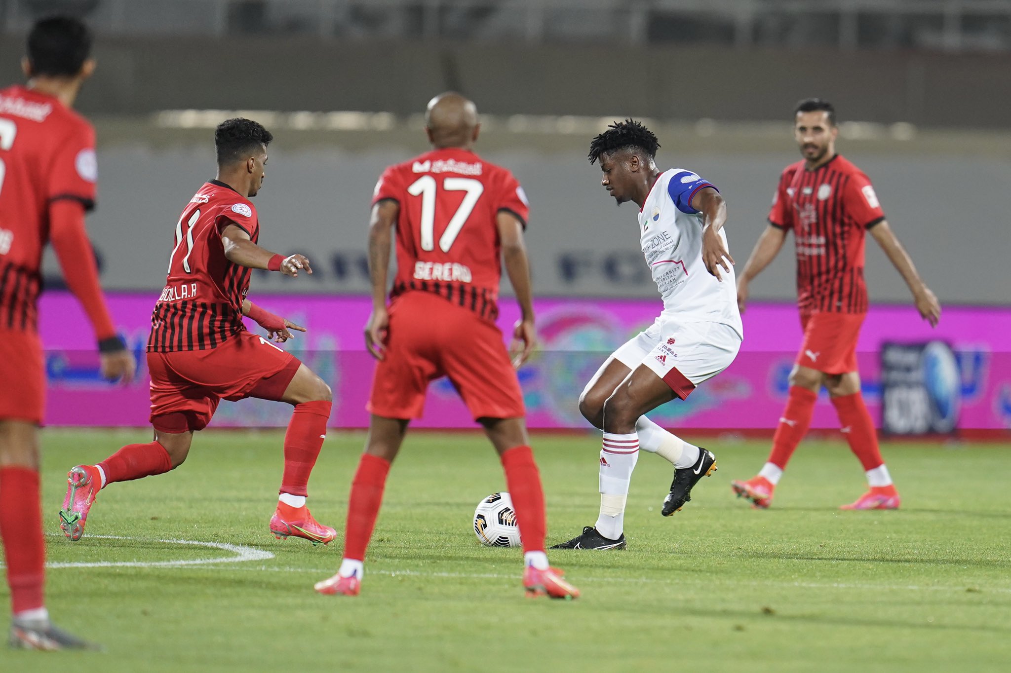 الشارقة ضد الجزيرة (1)