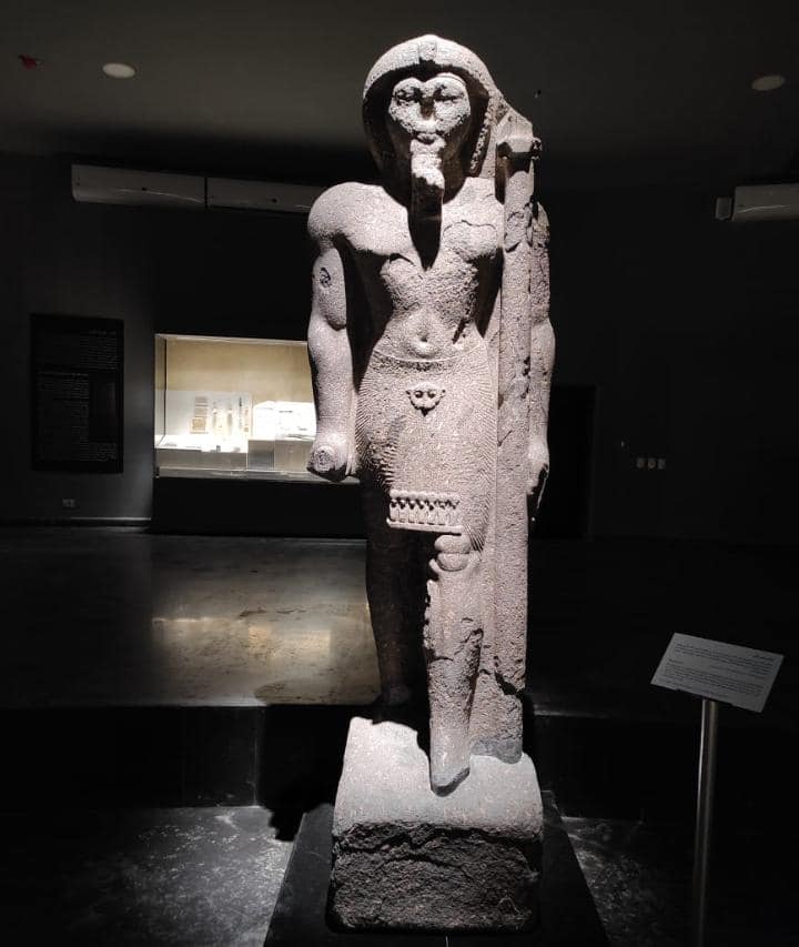 تمثال اثري بمتحف كفر الشيخ