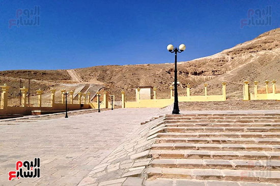وزير الآثار يفتتح مقابر الحواويش (2)
