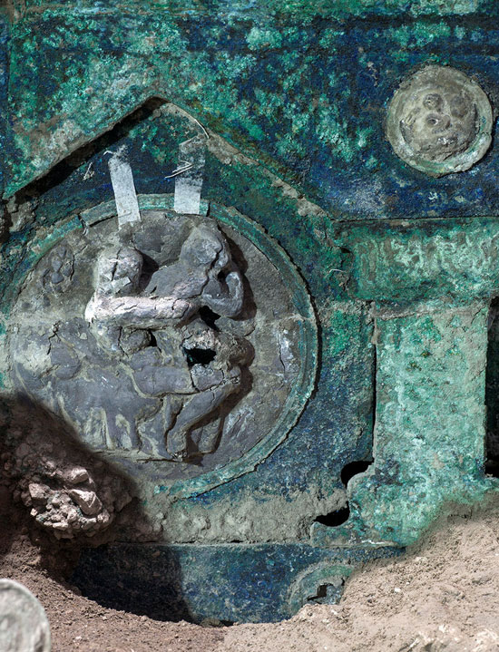 العثور على عربة أثرية فى إيطاليا دفنها بركان سنة 79 ميلادية.. ألبوم صور (6)
