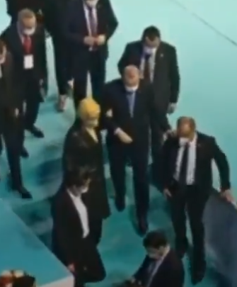 أردوغان ستند على مساعديه وزوجته