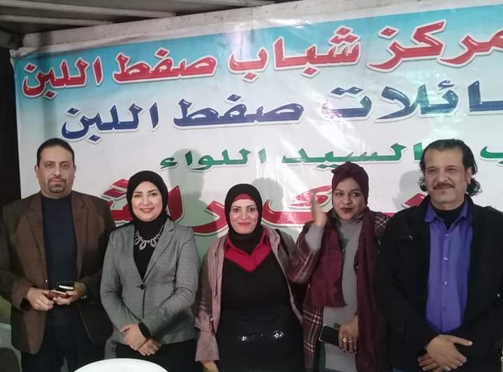رشا أبو شقرة نائبة تنسيقية الأحزاب تلتقى عائلات صفط اللبن (1)