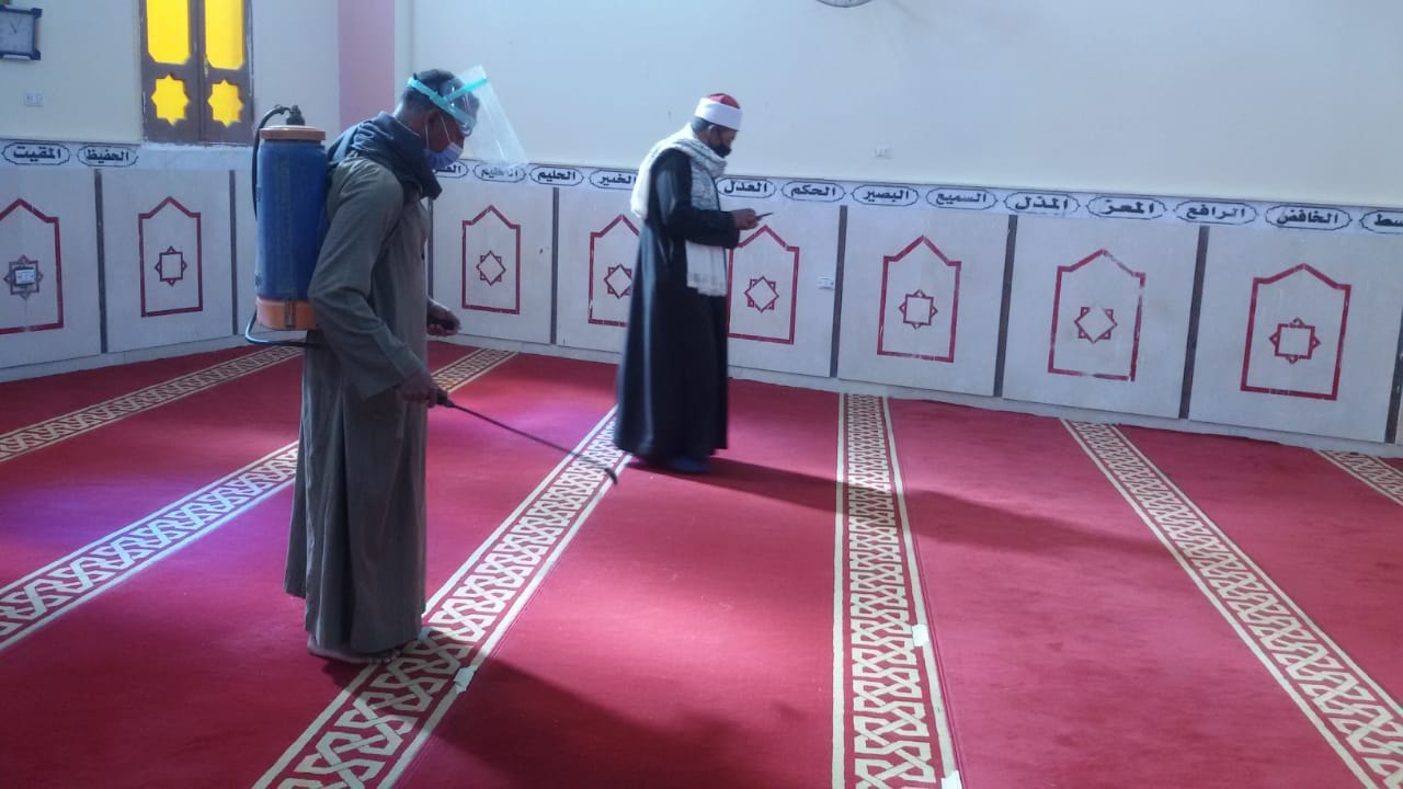 أعمال رش وتطهير المساجد لحماية المواطنين