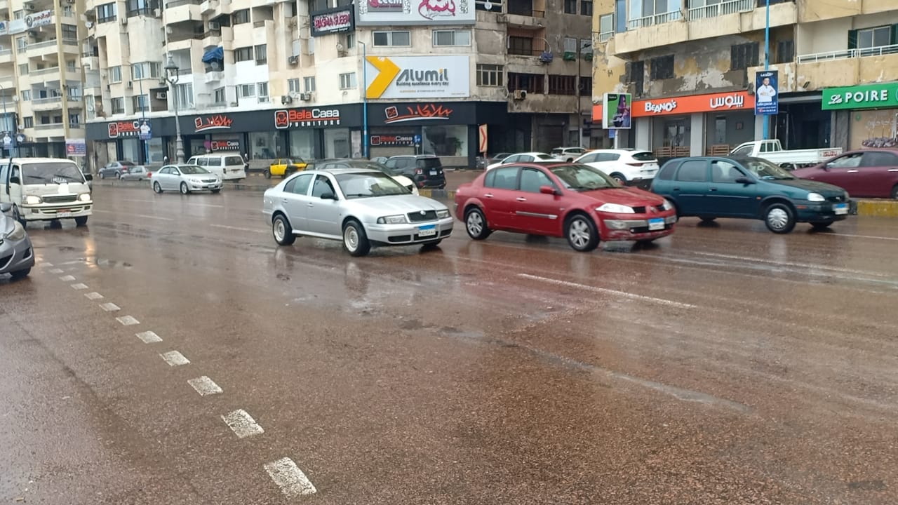 أمطار متوسطة وسحب كثيفة على الإسكندرية (1)