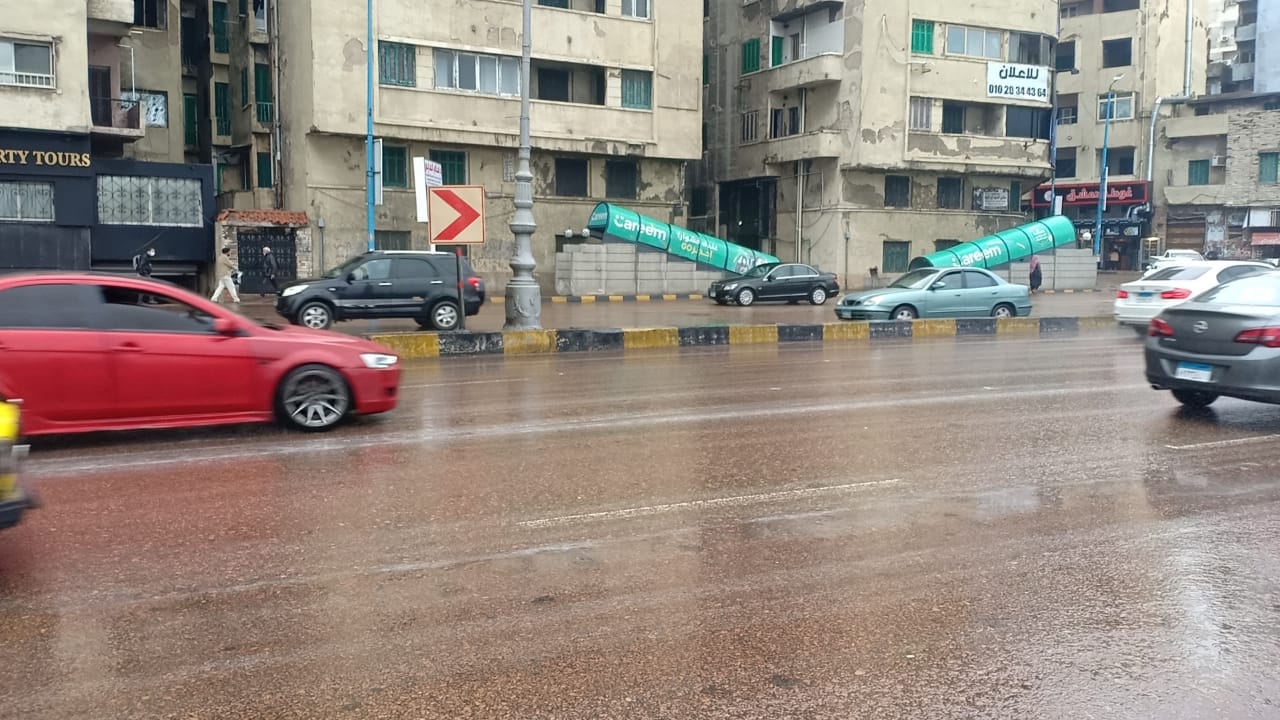 أمطار متوسطة وسحب كثيفة على الإسكندرية (4)