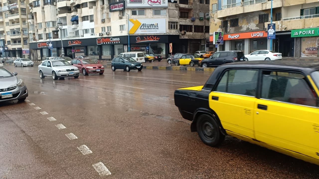أمطار متوسطة وسحب كثيفة على الإسكندرية (3)