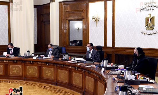  اجتماع الحكومة لمتابعة إجراءات تفعيل مُبادرة الرئيس لإحلال المركبات المتقادمة للعمل بالغاز (6)
