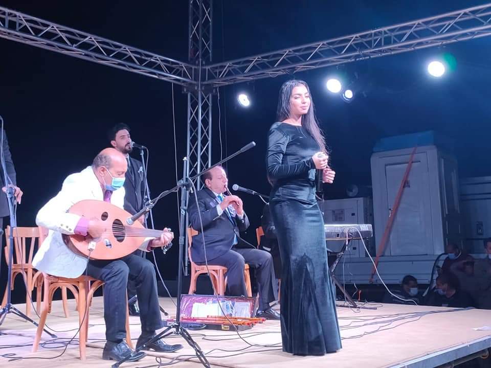 فرقة بورسعيد للموسيقى العربية تواصل حفلاتها الغنائية  (2)