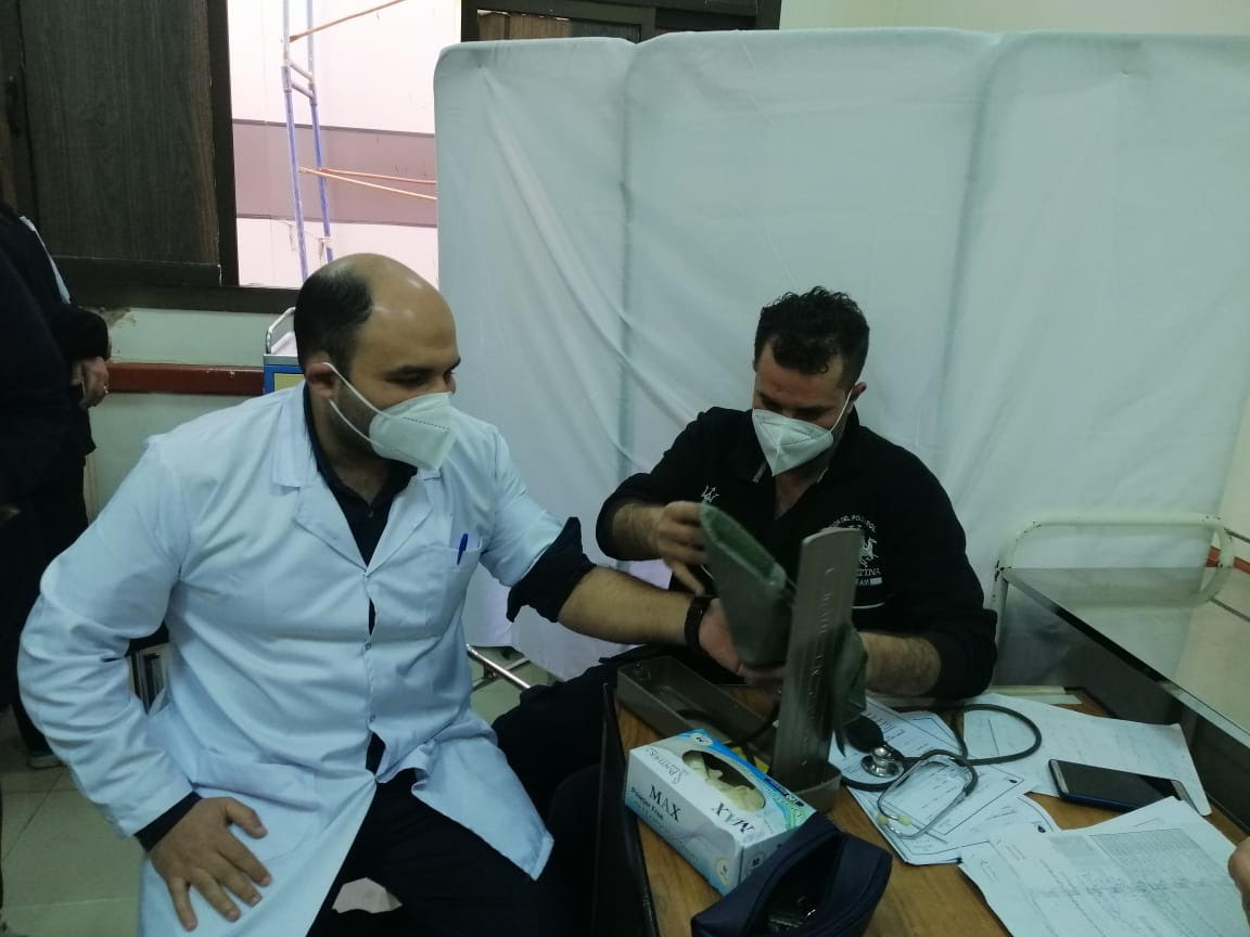 جانب من تطعيم الأطقم الطبية بلقاح كورونا بمستشفيات عزل ببورسعيد