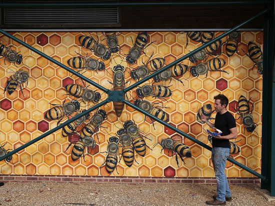 معرض جدارية النحل