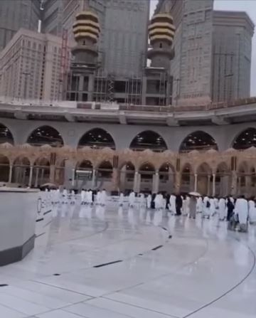 هطول الأمطار في المسجد الحرام