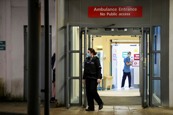 شرطة اسكتلندا  تطوق مستشفى وشارعا رئيسيا فى بلدة اسكتلندية بعد حادثين خطيرين  (4)