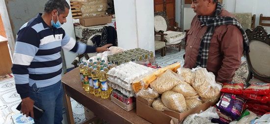 مجلس-مدينة-غارب-يرسل-مساعدات-غذائية-وبطاطين-لأهالي-قرية-الزعفرانة