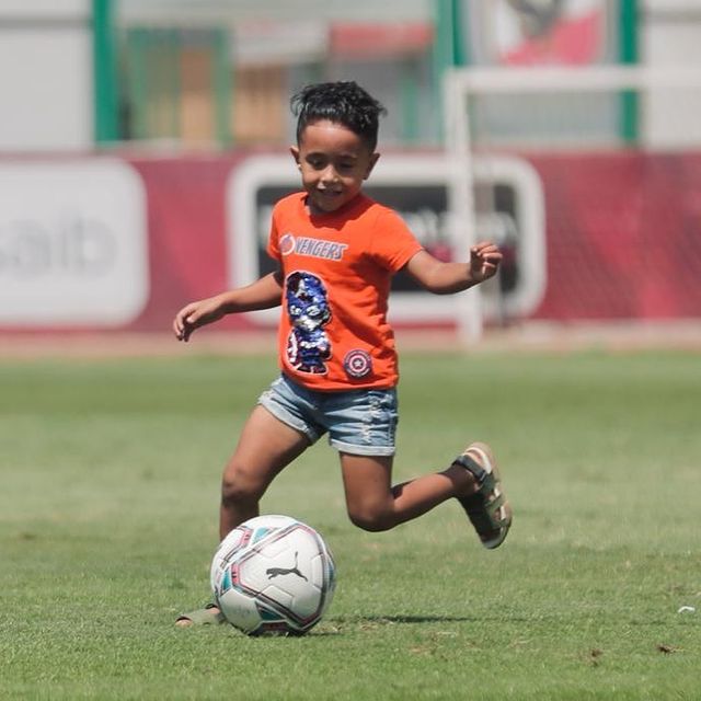 نجل نجم الأهلي حسين الشحات