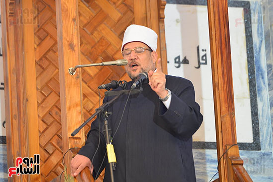 الدكتور محمد مختار جمعة يؤدى خطبة الجمعة بمسجد السلام