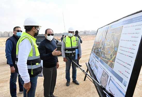 الرئيس السيسى يتفقد مشروعات تطوير طرق ومحاور مناطق شرق القاهرة (10)