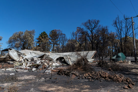 حرائق الغابات تدمر عدة منازل غرب أستراليا (2)