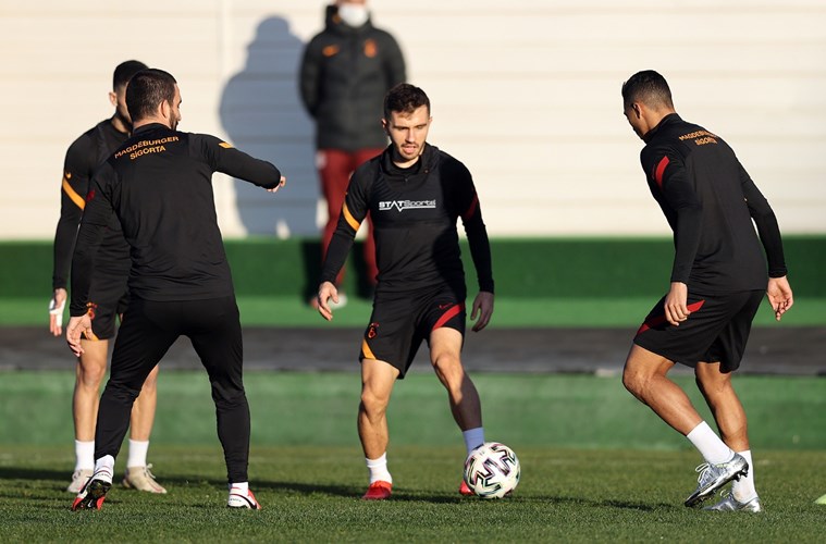 Mustafa Mohamed trains Galatasaray