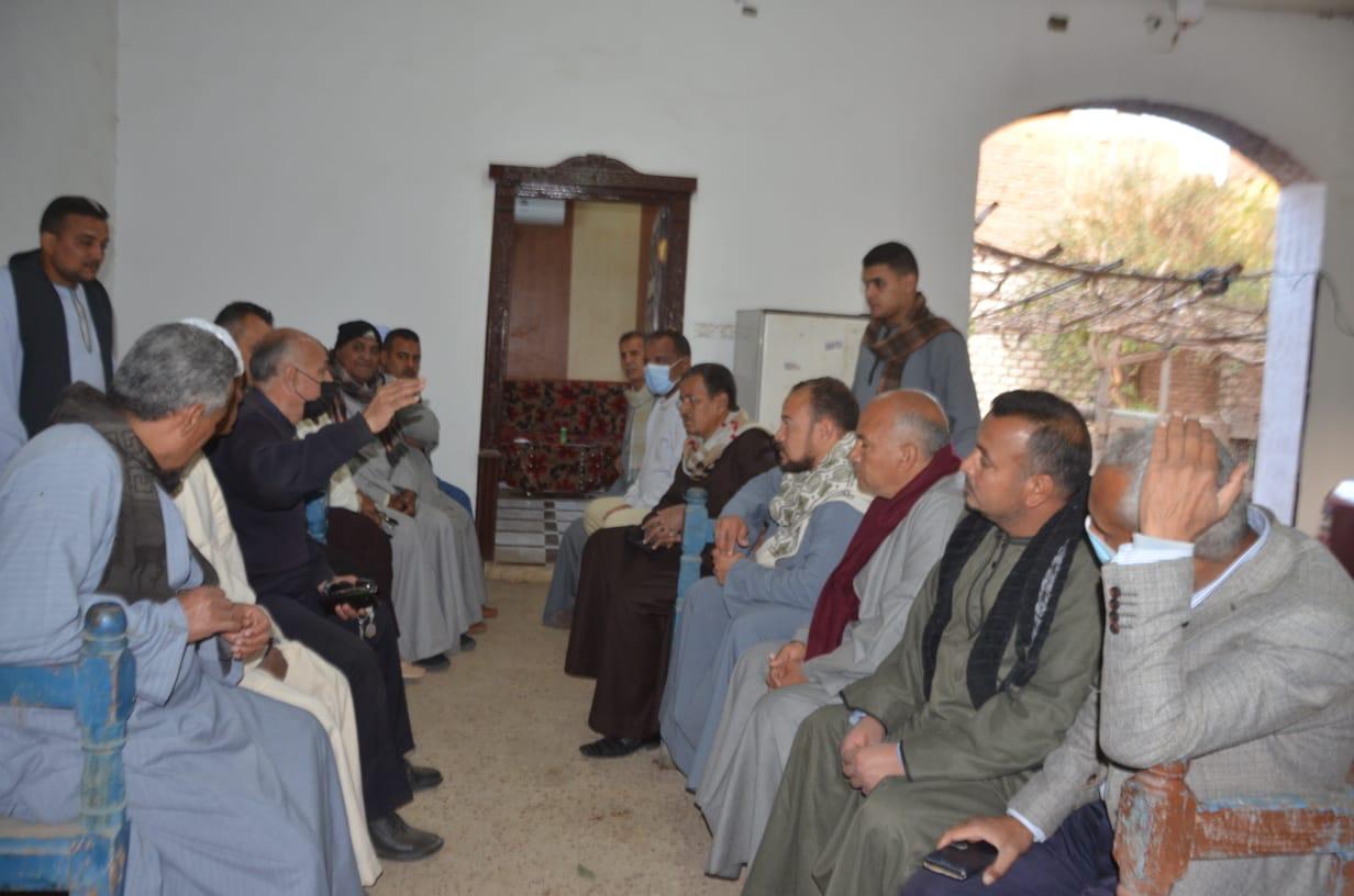 لقاء رئيس المدينة مع عمد ومشايخ قرية الكيمان للتعريف مبادرة الرئيس لتطوير القرى