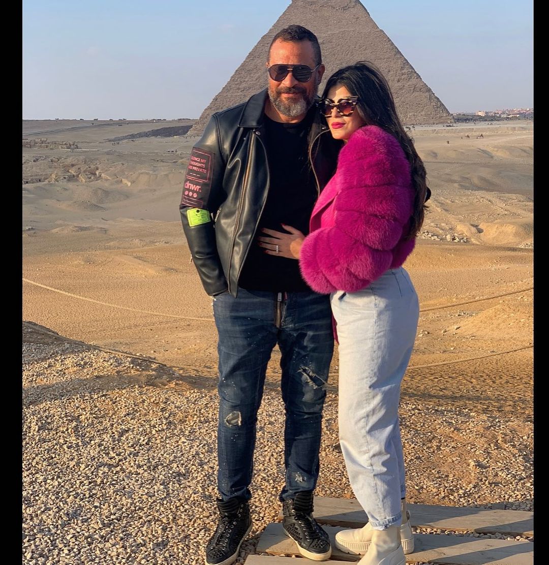 ماجد المصرى وزوجته رانيا أبو النصر فى الأهرامات (4)