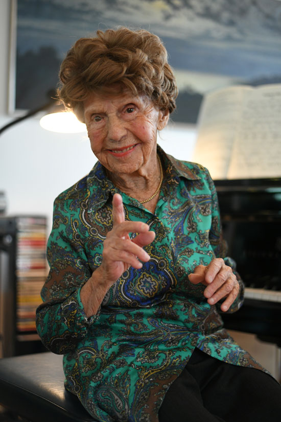 كوليت ماز تناهر الـ 106 سنة
