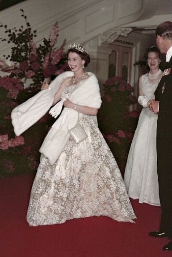 الملكة اليزابيث 1954