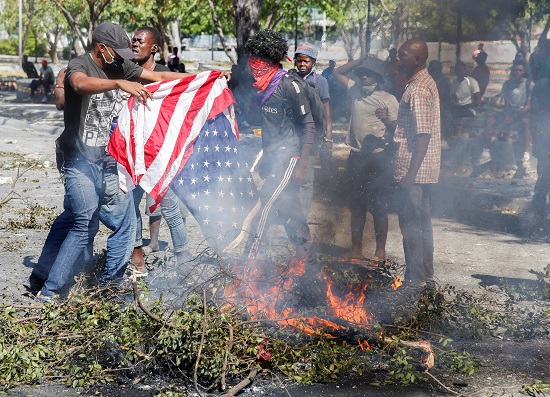 حرق العلم الأمريكي