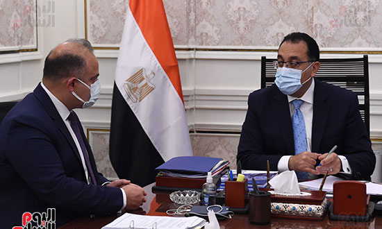 رئيس الوزراء يستعرض تقريرا حول أداء البورصة المصرية خلال (3)