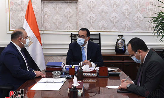 رئيس الوزراء يستعرض تقريرا حول أداء البورصة المصرية خلال (1)