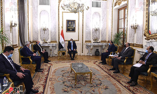 رئيس الوزراء يستقبل وزارة الخارجية العراقية (2)