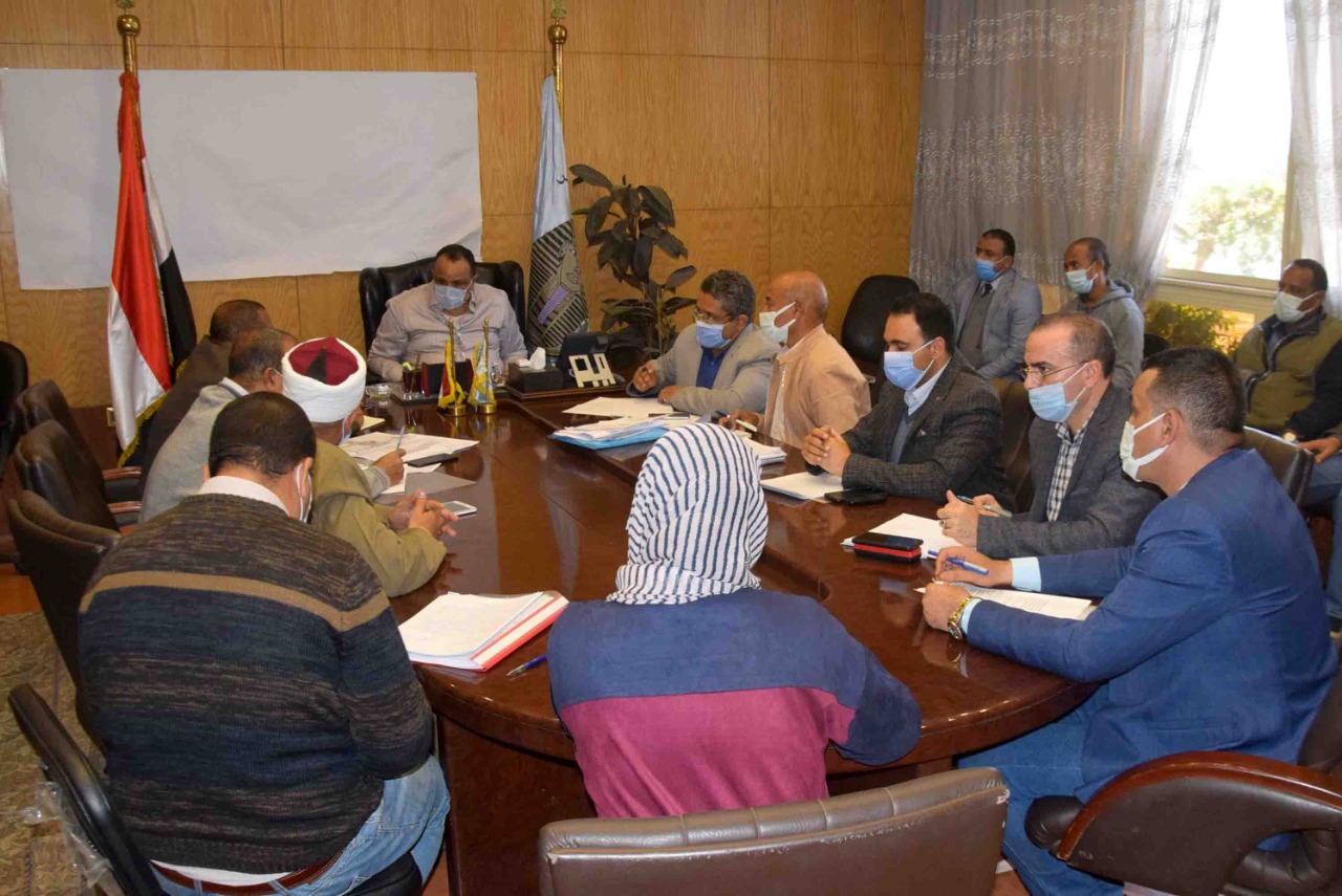 لقاء سكرتير الأقصر لتطوير قرى مشروع الريف المصرى  (1)
