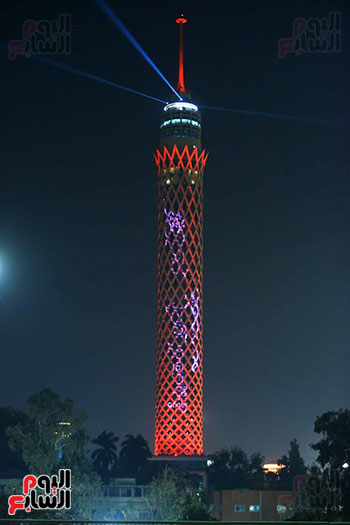برج القاهرة يتزين بالعلم الإماراتى احتفالا بمسبار الأمل