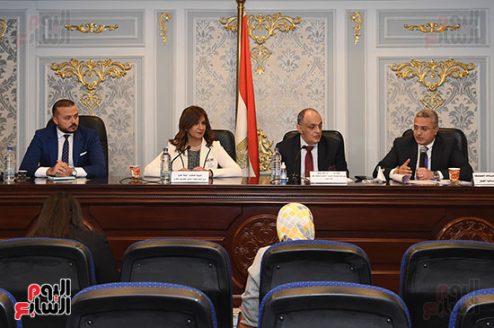 أجتماع لجنة المشروعات الصغيرة برئاسة النائب محمد كمال مرعى  (4)
