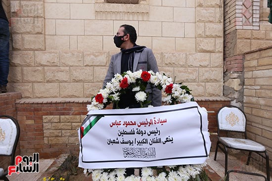 رئيس فلسطين يرسل باقة زهور لوضعها على ضريح يوسف شعبان  (20)