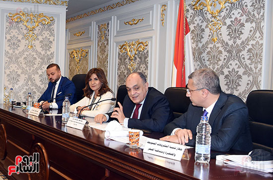 أجتماع لجنة المشروعات الصغيرة برئاسة النائب محمد كمال مرعى  (3)