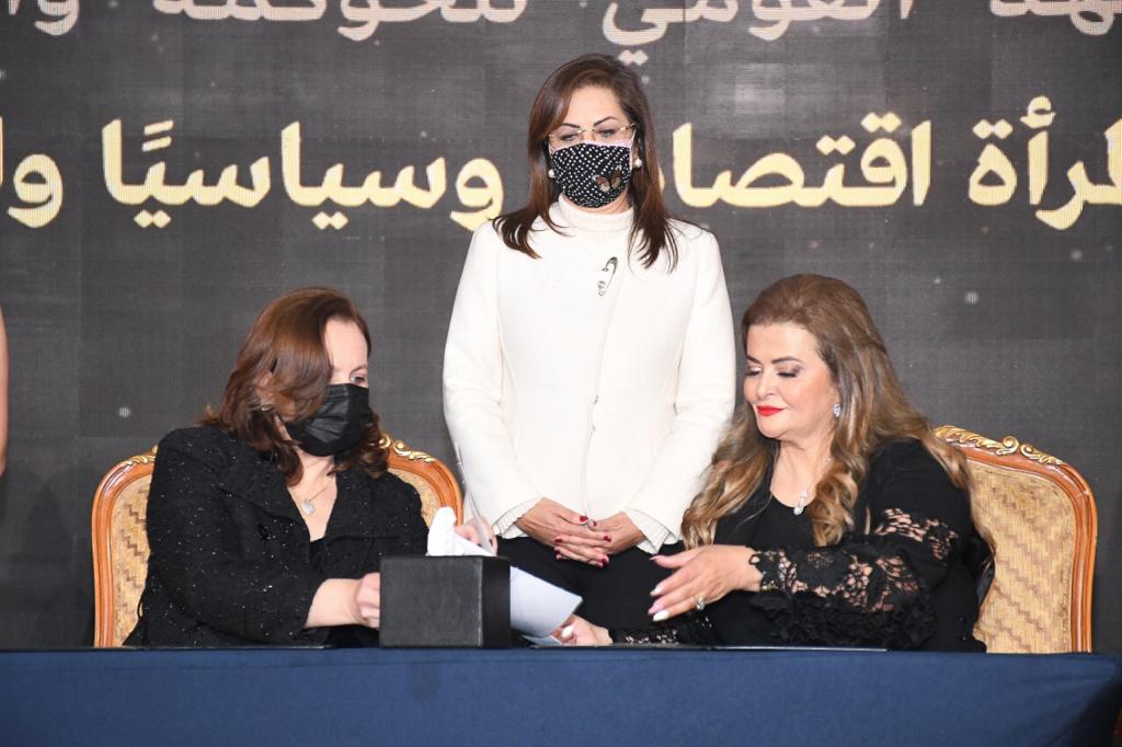 وزيرة التخطيط ودينا عبد الفتاح وزيرة التخطيط ودينا عبد الفتاح