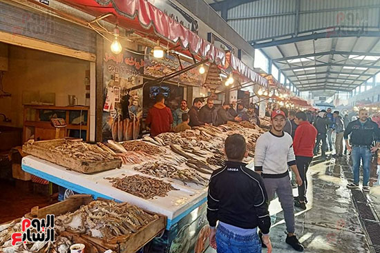 تردد-المواطنين-على-أسواق-السمك تردد-المواطنين-على-أسواق-السمك